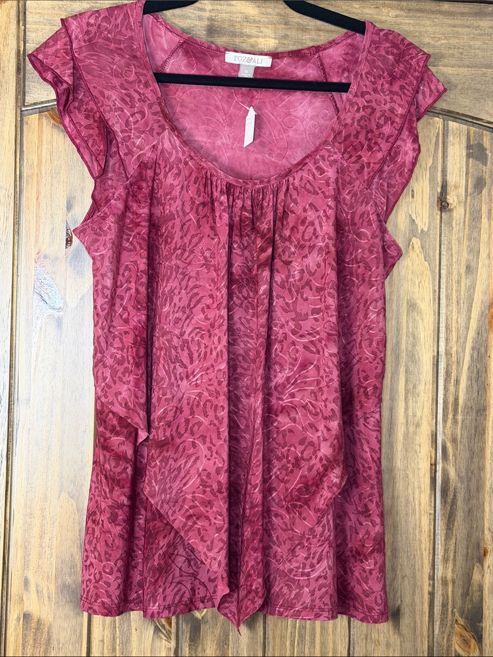 Roz & Ali Women's Scoop Neck Flutter Sleeve Top - Burgundy Floral